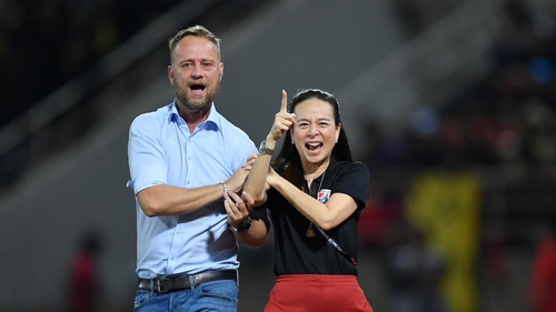 Nữ tỷ phú Thái Lan trở lại tuyển Thái, HLV Polking muốn quên cơn ác mộng