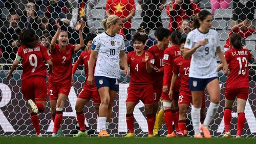 Tuyển nữ Việt Nam thua đội số 1 thế giới nhưng nỗ lực tuyệt vời, Kim Thanh, Diễm My quá hay