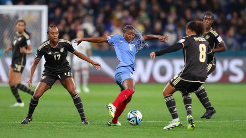 Thủ môn Tottenham chặn đứng tuyển nữ Pháp, giúp Jamaica làm nên lịch sử ở World Cup