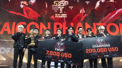 Luôn ủng hộ con làm game thủ, người mẹ vỡ òa khi con vô địch Liên quân Mobile thế giới