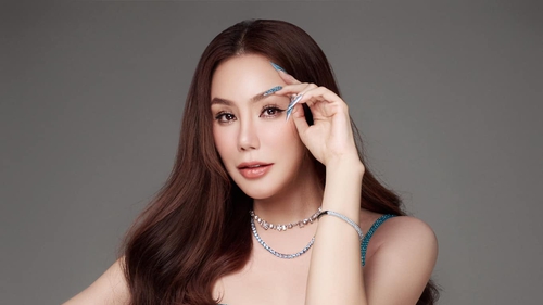 Hồ Quỳnh Hương tung loạt ảnh khoe nhan sắc lạ, dân mạng ý kiến trái chiều