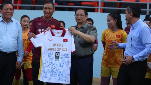 Thủ tướng Phạm Minh Chính gặp mặt, động viên Đội tuyển Bóng đá nữ Việt Nam trước khi lên đường dự FIFA World Cup 2023
