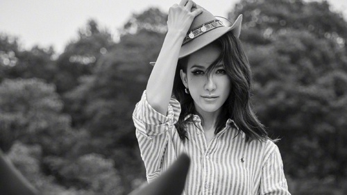 Diva gốc Á Coco Lee qua đời ở tuổi 48 do tự sát