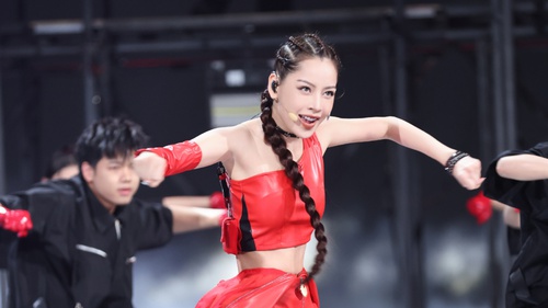 Màn múa cột của Chi Pu lên thẳng hotsearch, khán giả Trung Quốc nói gì?