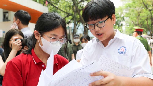 Điểm chuẩn vào lớp 10 công lập tại TP.HCM tăng so với năm trước