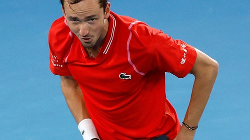 Kết quả Wimbledon đêm 8/7, rạng sáng 9/7: Medvedev ngược dòng ngoạn mục, Zverev bị loại