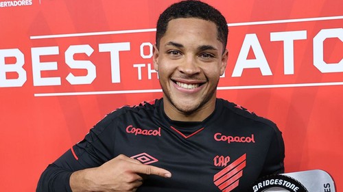 Vitor Roque, 'của để dành' thay Lewandowski của Barcelona