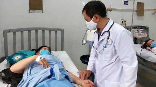 Gần 500 ca sốt xuất huyết mỗi tuần ở Hà Nội