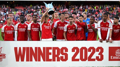 Đánh bại Monaco ở Emirates Cup, Arsenal thách thức Man City ở Siêu cúp Anh