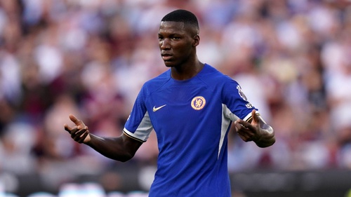 Những màn ra mắt tệ hại trong lịch sử bóng đá: Từ Messi đến Caicedo