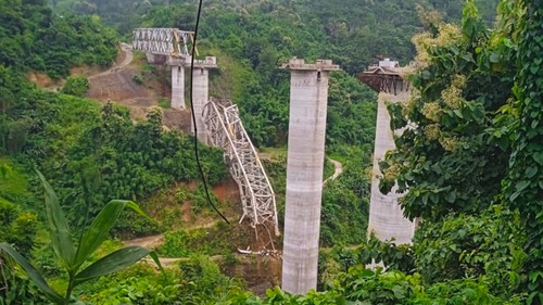 Sập cầu ở Ấn Độ, ít nhất 17 người thiệt mạng