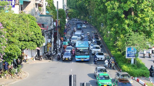 Bắc Bộ trời chuyển nắng, Hà Nội ngày có mưa rào và dông