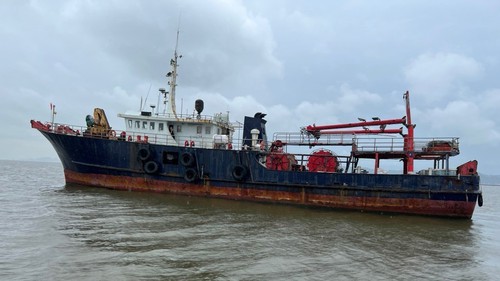 Hải Phòng: Cứu nạn thành công 7 thuyền viên tàu Hong Kong gặp nạn trên biển