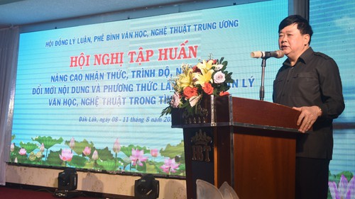 Nâng cao nhận thức, trình độ, năng lực lý luận, phê bình văn học, nghệ thuật trong tình hình mới