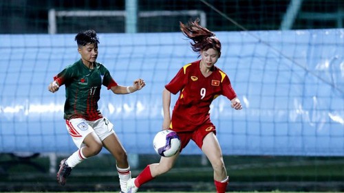 Thủng lưới bởi siêu phẩm đá phạt, 'đàn em' Thanh Nhã lỡ cơ hội dự giải châu lục