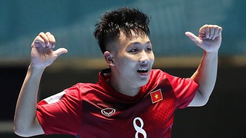 Chàng trai 20 tuổi lập hat-trick lịch sử ở World Cup, giúp ĐT Việt Nam tạo kỳ tích trước đối thủ hơn 18 bậc và khiến FIFA khen ngợi