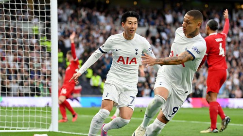 Dính tới 2 thẻ đỏ, Liverpool thua đau Tottenham đúng phút bù giờ cuối cùng