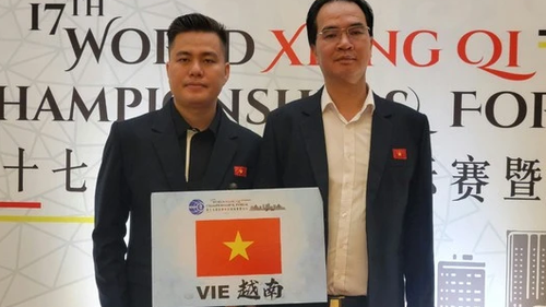 Kỳ thủ số 1 Việt Nam thắng bằng tuyệt phẩm cờ tàn trước 'kỳ vương' Trung Quốc, được ban tổ chức ‘soi tai’ ngay sau trận
