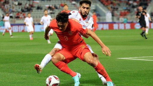 VAR tạo điểm nhấn, Trung Quốc đánh rơi chiến thắng trước Tajikistan