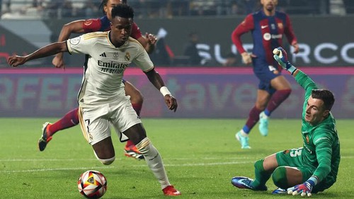 Vinicius là cơn ác mộng của Barca