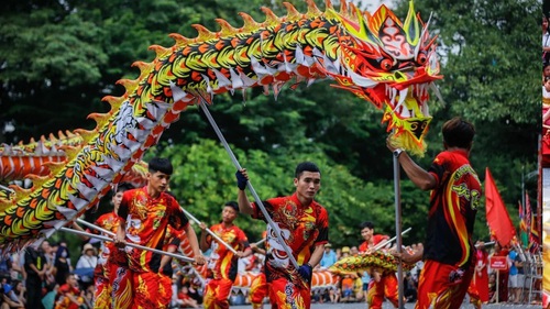 Triển lãm về hình ảnh rồng chào xuân Giáp Thìn 2024