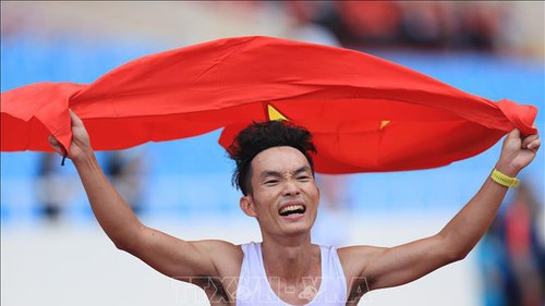'Ông hoàng marathon' Việt Nam phá kỷ lục quốc gia 21 năm ở giải châu Á, từng suýt giải nghệ vì chấn thương