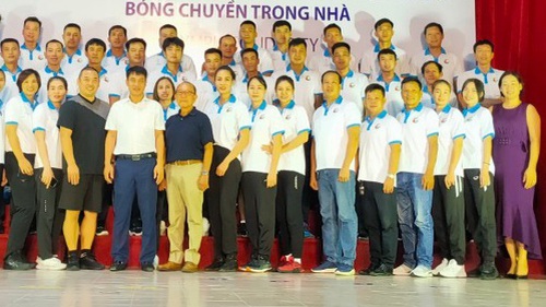 Chủ công bóng chuyền Việt Nam gây chấn động khi xuất ngoại, che mờ cả ngôi sao Đông Nam Á, hưởng mức lương 'khủng'