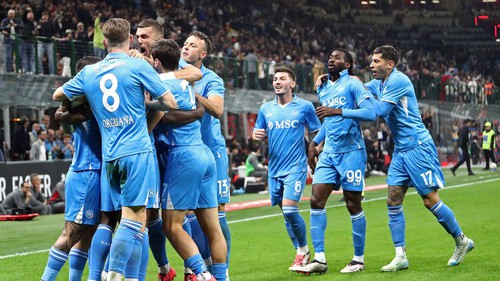 Người cũ của MU ghi bàn đẳng cấp, giúp Napoli thắng liên tiếp và dẫn đầu BXH Serie A