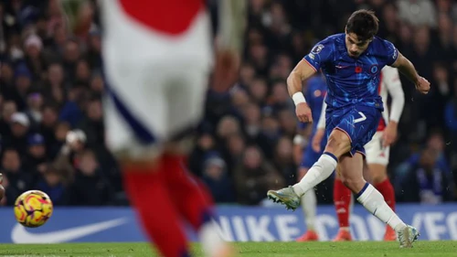 Tân binh tỏa sáng, Chelsea buộc Arsenal phải chia điểm