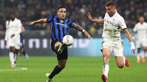 Quá đông ứng viên và khó đoán trong cuộc đua vô địch Serie A