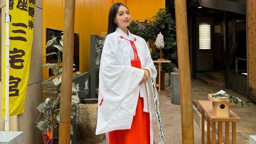 Hoa hậu Thanh Thuỷ thanh lịch trong trang phục truyền thống Nhật Bản