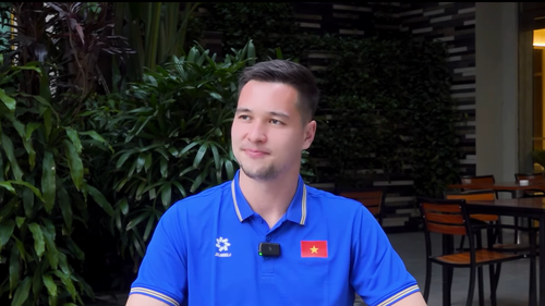 Thủ môn Việt kiều của ĐT Việt Nam nói gì về sự cạnh tranh với Văn Lâm và áp lực từ mạng xã hội?