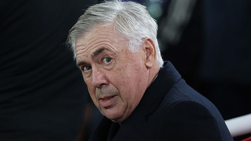 Carlo Ancelotti bị 'sếp' Real Madrid triệu tập họp khẩn