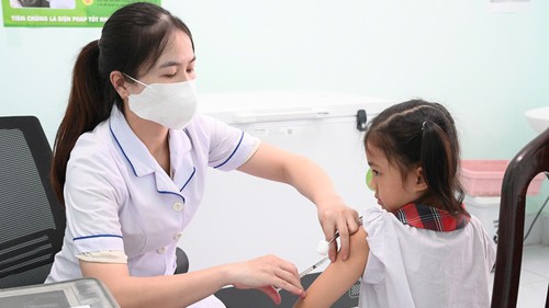 Số ca mắc sởi tiếp tục tăng, TP.HCM thêm 2 nhóm đối tượng tiêm vaccine