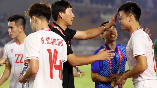 Tin nóng thể thao sáng 13/12: ĐT Việt Nam có 'động thái lạ' trước ngày đấu Indonesia; hai ngôi sao MU xung đột