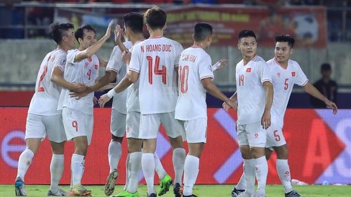 Tin nóng bóng đá Việt 12/12: Hai sao tuyển Việt Nam nhận vinh dự lớn; Cửa đến World Cup của đội tuyển rộng mở