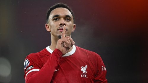 Hậu vệ số 1 của Liverpool chưa bao giờ được đánh giá cao ở bóng đá Anh