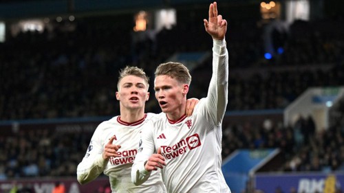 Ngoại hạng Anh vòng 24: Hojlund - McTominay thăng hoa, MU 'phả hơi nóng' vào cuộc đua top 4