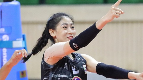 Hoa khôi bóng chuyền Việt Nam tỏa sáng trong ngày chia tay xứ chùa vàng bằng trận thắng đậm CLB 2 lần vô địch Thái Lan