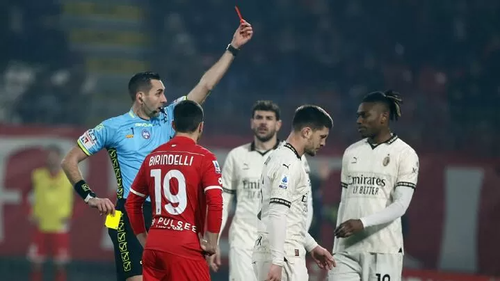 Kết quả Serie A: Jovic nhận thẻ đỏ khiến AC Milan thất thủ, AS Roma thăng hoa khi thắng Frosinone