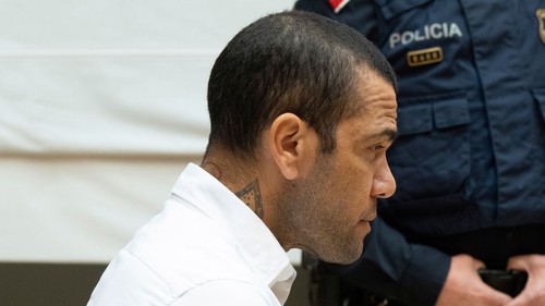 Dani Alves bị kết án 4 năm rưỡi tù vì tội tấn công tình dục