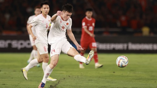 HLV Troussier và tuyển Việt Nam ở thế chân tường