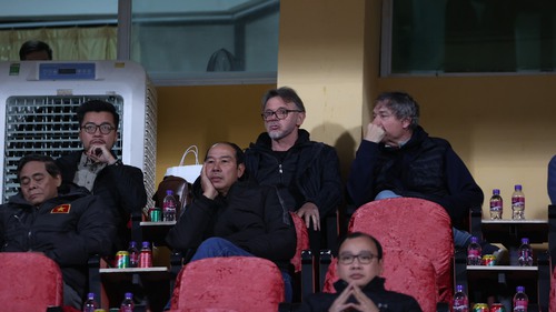 V-League trong mắt HLV Troussier