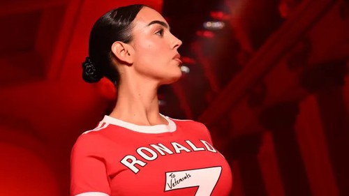 Georgina Rodriguez thu hút trong bộ váy 'có một không hai' lấy cảm hứng từ Ronaldo 
