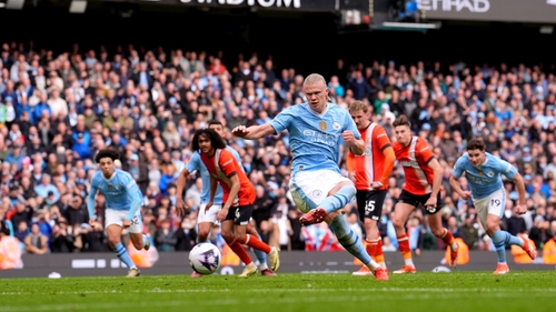 Cuộc đua vô địch Ngoại hạng Anh: Arsenal và Liverpool bỗng nhiên ngã ngựa, Man City lại rộng cửa đăng quang