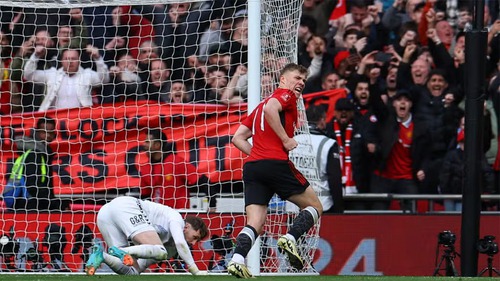 Thắng đội hạng dưới trên chấm luân lưu nghẹt thở, MU hẹn Man City ở chung kết Cúp FA