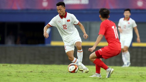 Nguyễn Thái Sơn càng chơi, càng khẳng định đẳng cấp 'ông chủ' tuyến giữa của bóng đá Việt Nam