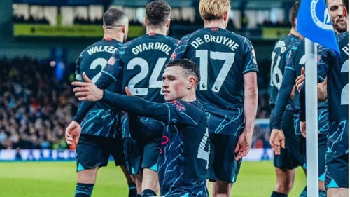 Foden lập cú đúp, Man City đại thắng để tuyên chiến Arsenal trên đỉnh bảng