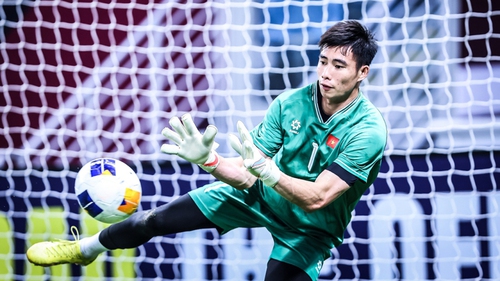 Quan Văn Chuẩn bất ngờ đứng đầu giải châu Á ở một thống kê