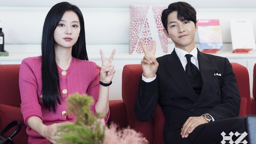 Song Joong Ki hết lời khen ngợi cặp đôi chính 'Queen Of Tears'